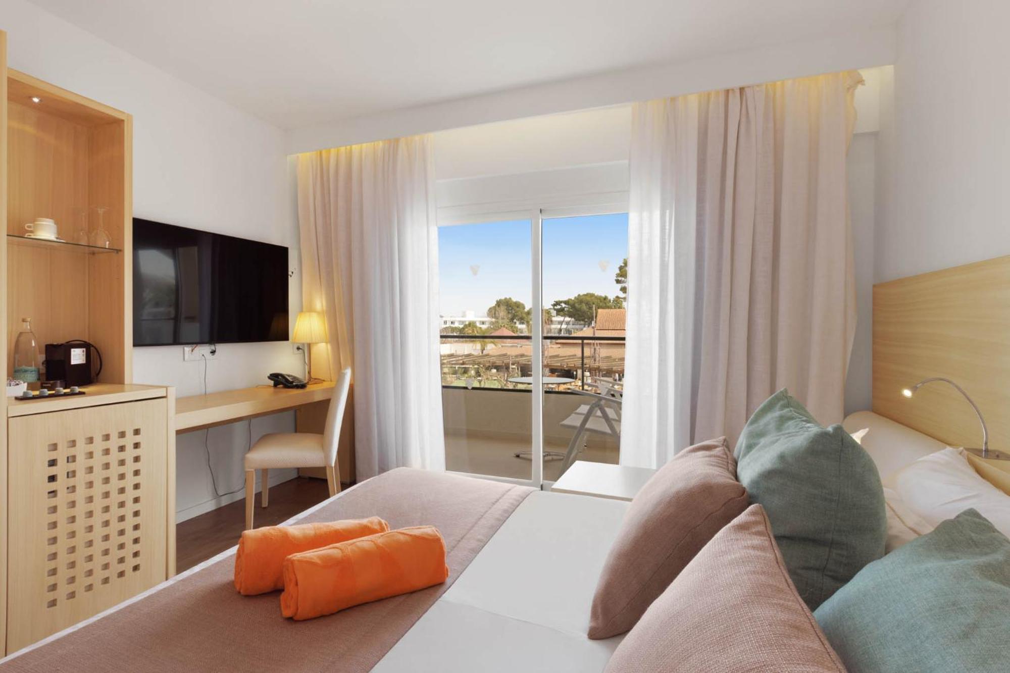 Double Room,1756403220:JPEG